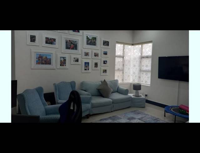 4 BEDROOM HOUSE FOR SALE IN GLEN ERASMIA